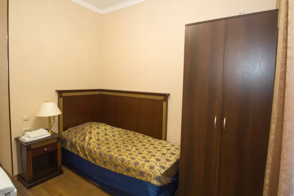 Стандарт одноместный однокомнатный 1 категории в санатории Тельмана в городе Железноводске - фотография