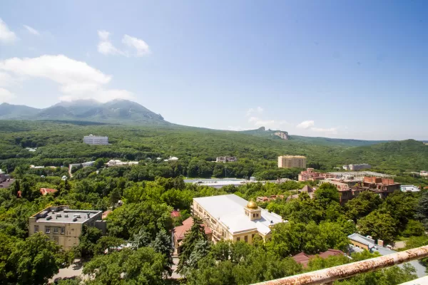 Вид из окна в Стандарте двухместном двухкомнатном 1 категории в санатории Тельмана в городе Железноводске - фотография