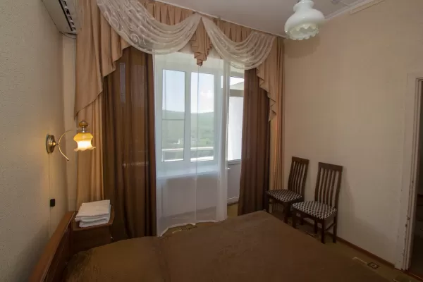 Стандарт двухместный двухкомнатный 1 категории в санатории Тельмана в городе Железноводске - фотография