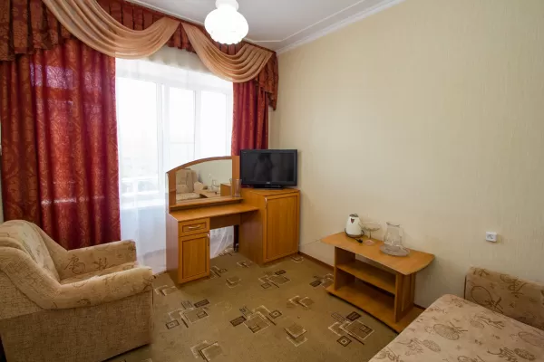 Стандарт двухместный двухкомнатный 1 категории в санатории Тельмана в городе Железноводске - фотография