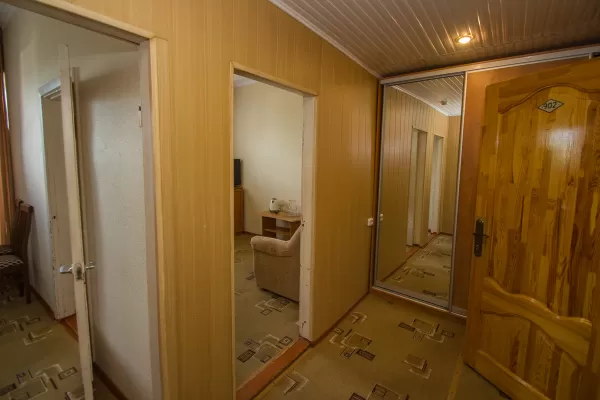 Стандарт двухместный двухкомнатный 1 категории в санатории Тельмана в городе Железноводске - фотография