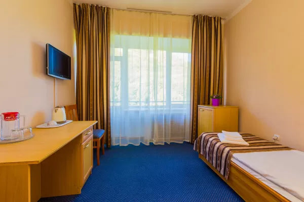Стандарт одноместный однокомнатный 3 категории в санатории Тельмана в городе Железноводске - фотография
