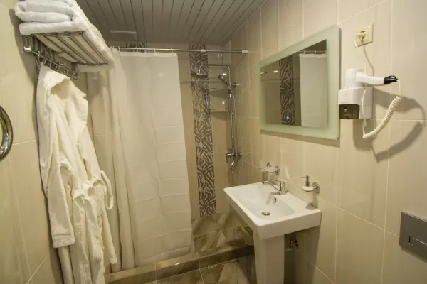 Люкс двухместный двухкомнатный в санатории Тельмана в городе Железноводске - фотография