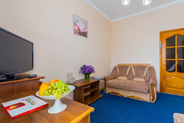 Люкс двухместный двухкомнатный в санатории Тельмана в городе Железноводске - фотография