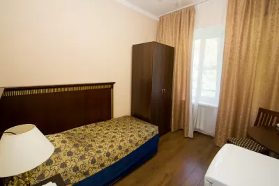 Стандарт одноместный однокомнатный 1 категории в санатории Тельмана в городе Железноводске - фотография