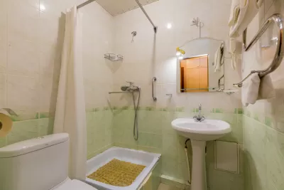 Стандарт одноместный однокомнатный 1 категории в санатории Тельмана в городе Железноводске - фотография