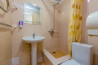 Стандарт двухместный однокомнатный 1 категории в санатории Тельмана в городе Железноводске - фотография