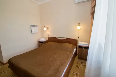 Стандарт двухместный двухкомнатный 1 категории в санатории Тельмана в городе Железноводске - фотография