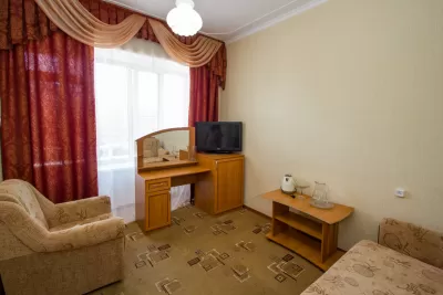 Стандарт двухместный двухкомнатный 1 категории в санатории Тельмана в городе Железноводске - фотография