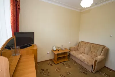 Стандарт двухместный двухкомнатный 1 категории в санатории Тельмана в городе Железноводске - фотография