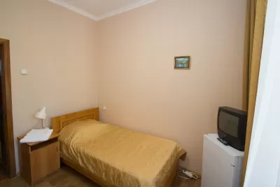 Стандарт одноместный однокомнатный 3 категории в санатории Тельмана в городе Железноводске - фотография