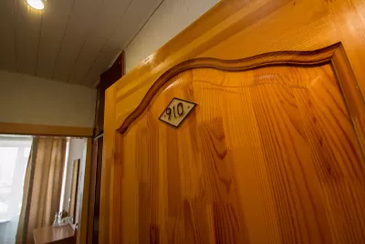 Стандарт двухместный однокомнатный 3 категории в санатории Тельмана в городе Железноводске - фотография