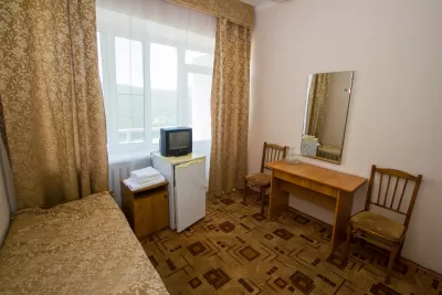 Стандарт двухместный однокомнатный 3 категории в санатории Тельмана в городе Железноводске - фотография