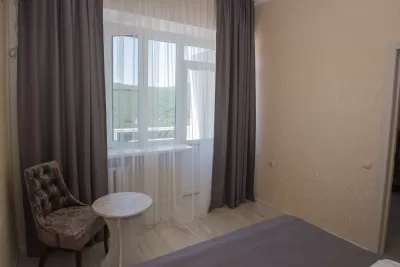 Люкс двухместный двухкомнатный в санатории Тельмана в городе Железноводске - фотография