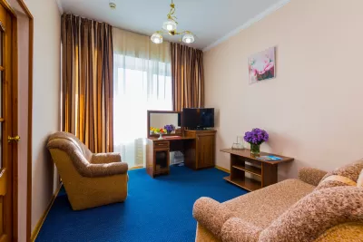 Люкс двухместный двухкомнатный в санатории Тельмана в городе Железноводске - фотография