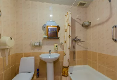 Люкс двухместный двухкомнатный в санатории Тельмана в городе Железноводске - фотография